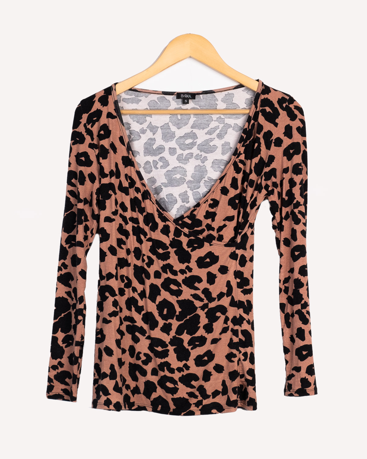 Women's Top with Crossed Neckline and Long Sleeves.